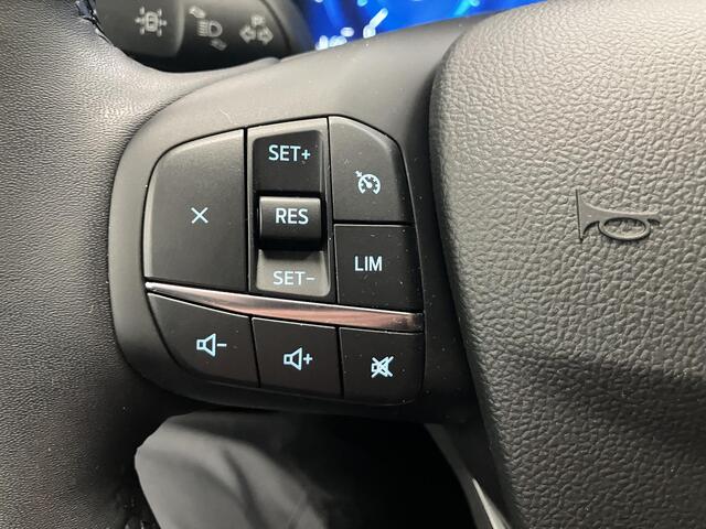 Ford KUGA 2.5 PHEV Titanium / Eerste Eigenaar / Trekhaak 1500 KG / NL Auto / Stoel- en Stuurverwarming / Verwarmde Voorruit / Navigatie / Camera / Dual-Zone Climate Control /