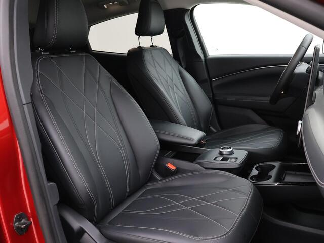 Ford MUSTANG Mach-E 75kWh *25.184 KM* LUCID RED + STUURVERW. / ADAPTIVE CRUISE / CARPLAY