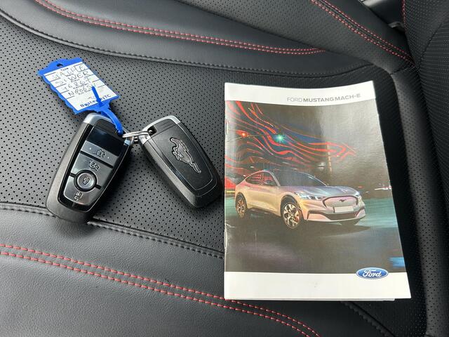 Ford MUSTANG Mach-E AWD 75 kWh / Navigatie / Panorama dak / Achterklep Elektrisch / Cruise Control Adaptief / Climate Control /