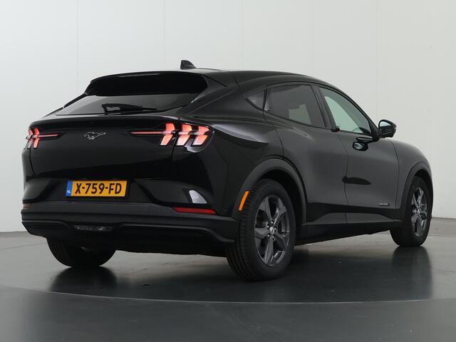 Ford MUSTANG Mach-E Extended RWD 98 kWh Ford Mustang Mach-E 98kWh Extended RWD Achteruitrijcamera | Adaptieve Cruise Control | Cross Traffic Alert | Dodehoekwaarschuwing | Voorruit-, stoel- en stuurverwarming | Keyless Entry | DAB+ | LED koplampen | Apple Carplay | An
