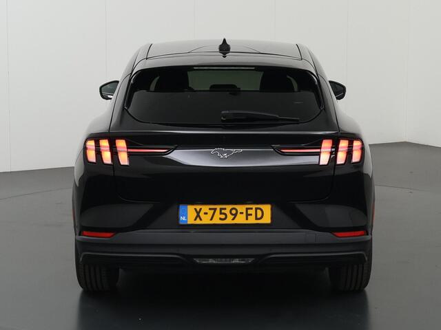 Ford MUSTANG Mach-E Extended RWD 98 kWh Ford Mustang Mach-E 98kWh Extended RWD Achteruitrijcamera | Adaptieve Cruise Control | Cross Traffic Alert | Dodehoekwaarschuwing | Voorruit-, stoel- en stuurverwarming | Keyless Entry | DAB+ | LED koplampen | Apple Carplay | An