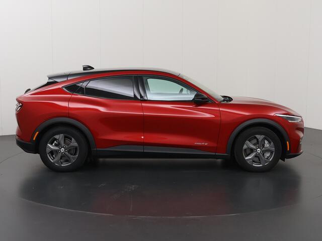 Ford MUSTANG Mach-E RWD 75 kWh | Panoramadak | Stoel/Stuurverwarming | B&O | Elektr. Achterklep | Parkeercamera 360° | Cruise Control Adaptief | Dodehoekdetectie | Navigatie |