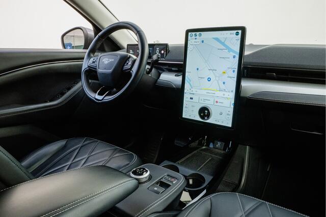 Ford MUSTANG Mach-E RWD 75 kWh Leer/ Stoel-stuurverwarming/ Camera/ Navigatie/ Carplay/ 18" Lmv