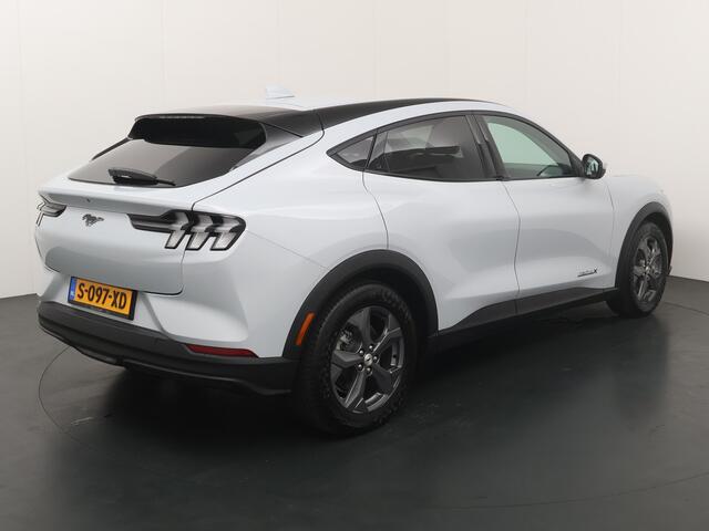 Ford MUSTANG Mach-E Extended RWD 98 kWh | Adapt. Cruise | Clima | Winterpack | Leer | Camera | Apple carplay | Android Auto |