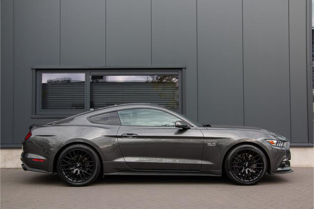 Ford MUSTANG Fastback 5.0 V8 GT | Performance | Handgeschakeld | Ventilatie + Verwarming | Navigatie | MBRP Sportuitlaat | Performance Package | Shaker Audio | Camera | Memory | USA | Drive Mode | Steering Feel | Cruise Control | 19"| Lowjack |