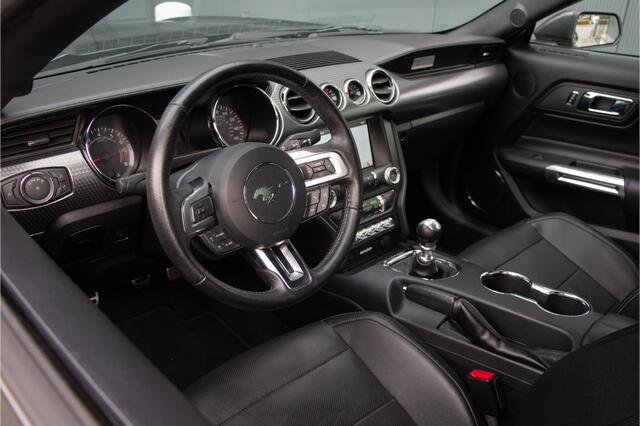 Ford MUSTANG Fastback 5.0 V8 GT | Performance | Handgeschakeld | Ventilatie + Verwarming | Navigatie | MBRP Sportuitlaat | Performance Package | Shaker Audio | Camera | Memory | USA | Drive Mode | Steering Feel | Cruise Control | 19"| Lowjack |