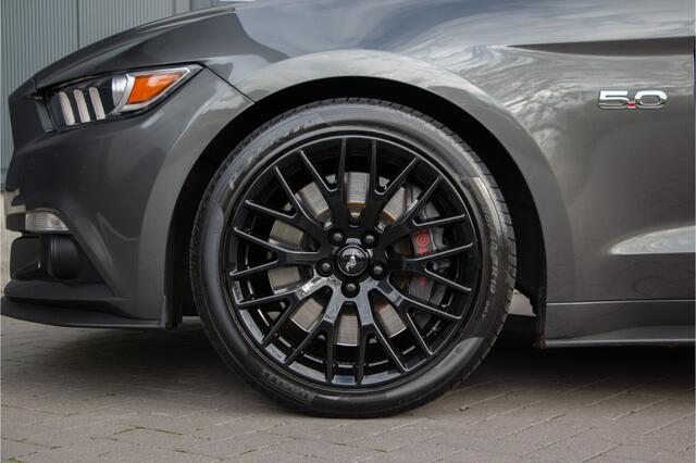 Ford MUSTANG Fastback 5.0 V8 GT | Performance | Handgeschakeld | Ventilatie + Verwarming | Navigatie | MBRP Sportuitlaat | Performance Package | Shaker Audio | Camera | Memory | USA | Drive Mode | Steering Feel | Cruise Control | 19"| Lowjack |