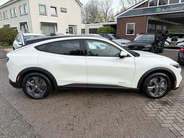 Ford MUSTANG Mach-E RWD 75 kWh Panoramadak, Leer, Trekhaak, 360 camera