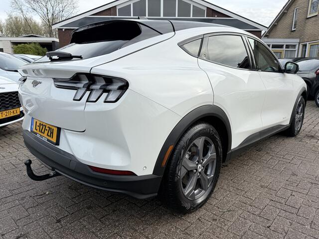 Ford MUSTANG Mach-E RWD 75 kWh Panoramadak, Leer, Trekhaak, 360 camera