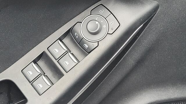 Ford PUMA 1.0 EcoBoost Hybrid Titanium