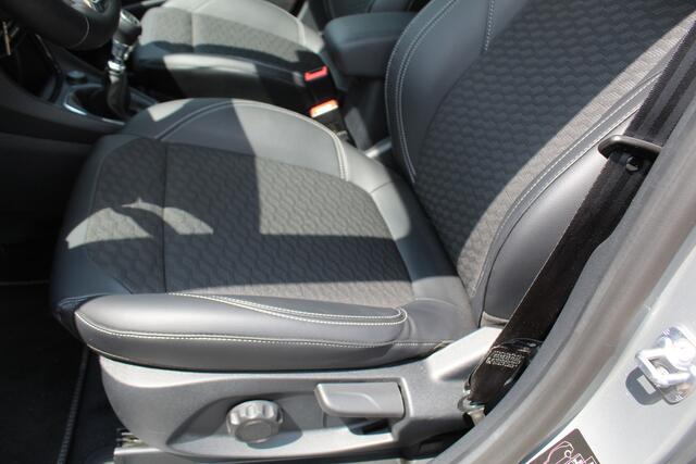 Ford PUMA 1.0-125pk EcoBoost Mild-Hybrid Titanium X. Garantie t/m 07-03-2028 ! Slechts 7.400km ! Cruise cntrl, climate cntrl, stoel-, stuur- en voorraamverw., draadloos opladen telefoon, trekhaak afneembaar, navigatie, telefoonvoorb., LM wielen, B&O soundsyst., dig