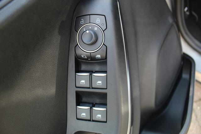 Ford PUMA 1.0-125pk EcoBoost Mild-Hybrid Titanium X. Garantie t/m 07-03-2028 ! Slechts 7.400km ! Cruise cntrl, climate cntrl, stoel-, stuur- en voorraamverw., draadloos opladen telefoon, trekhaak afneembaar, navigatie, telefoonvoorb., LM wielen, B&O soundsyst., dig