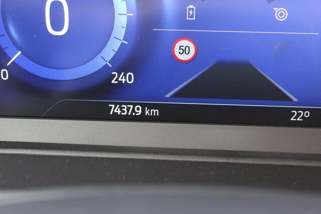 Ford PUMA 1.0-125pk EcoBoost Mild-Hybrid Titanium X. Garantie t/m 07-03-2028 ! Slechts 7.400km ! Cruise cntrl, climate cntrl, stoel-, stuur- en voorraamverw., draadloos opladen telefoon, trekhaak afneembaar, navigatie, telefoonvoorb., LM wielen, B&O soundsyst., dig