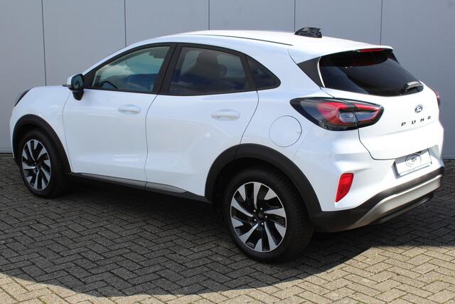 Ford PUMA 1.0-125pk EcoBoost Mild-Hybrid Titanium. Fabr. garantie t/m 24-03-2029 ! Eén van de fijnst rijdende auto in z'n klasse ! Autm. airco, stoel-, stuur- en voorraamverw., cruise control, LED verl., navigatie, telefoonvoorb., DAB radio, Apple carplay/Android a