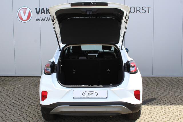 Ford PUMA 1.0-125pk EcoBoost Mild-Hybrid Titanium. Fabr. garantie t/m 24-03-2029 ! Eén van de fijnst rijdende auto in z'n klasse ! Autm. airco, stoel-, stuur- en voorraamverw., cruise control, LED verl., navigatie, telefoonvoorb., DAB radio, Apple carplay/Android a
