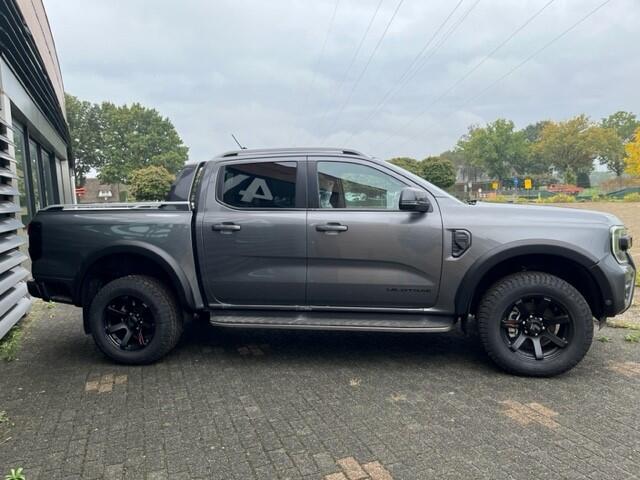 Ford RANGER 2.0 BI TURBO AUT 5 PERS MULTI CARGO VAN RAPTOR LOOK ¤ 56.900 EXCL BTW Auto in nieuwstaat OPBOUW EN INRICHTING NAAR WENS tegen meerprijs AANWEZIGE RAPTOR PACK FENDERS/WHEELS /GRILLE inclusief de aangeboden prijs