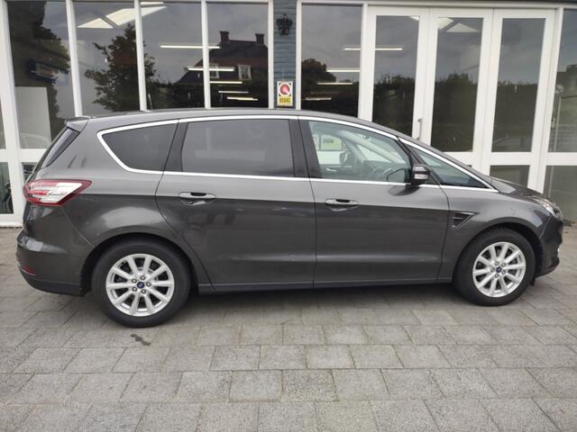 Ford S-MAX TITANIUM