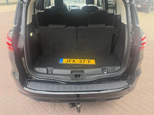 Ford S-MAX 1.5 Titanium 7p. 161 pk navigatie climate ctr cruise ctr keyless entry lmv 17 inch trekhaak xenon led dealer onderhouden