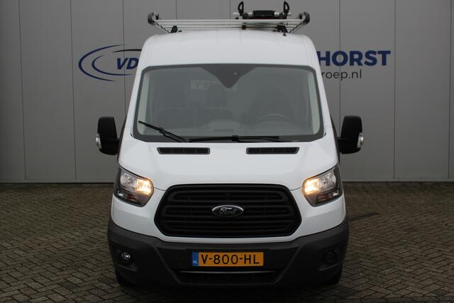 Ford TRANSIT 290 2.0-105pk TDCI L2H2 Ambiente. Dames en heren ondernemers, u kunt direct los: compleet ingerichte Ford Transit ! Camera, parkeersensoren v+a, airco, ladder op achterdeur, opstaptrede met trekhaak, imperiaal met ladder, omvormer naar 220V voor opladen g