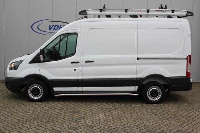 Ford TRANSIT 290 2.0-105pk TDCI L2H2 Ambiente. Dames en heren ondernemers, u kunt direct los: compleet ingerichte Ford Transit ! Camera, parkeersensoren v+a, airco, ladder op achterdeur, opstaptrede met trekhaak, imperiaal met ladder, omvormer naar 220V voor opladen g