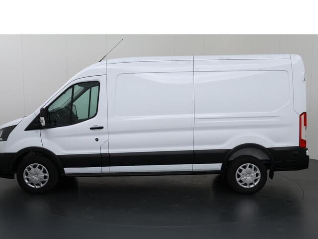 Ford TRANSIT 350 2.0 TDCI L3 H2 Trend | Navigatie | Stoelverwarming | Trekhaak 2500 KG AHW | Airco | 3-Zits | NIEUW | Carplay - Android Auto | Laadruimte Pakket | Cruise Control | Multifuntioneel Stuurwiel
