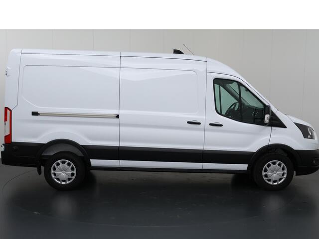 Ford TRANSIT 350 2.0 TDCI L3 H2 Trend | Navigatie | Stoelverwarming | Trekhaak 2500 KG AHW | Airco | 3-Zits | NIEUW | Carplay - Android Auto | Laadruimte Pakket | Cruise Control | Multifuntioneel Stuurwiel
