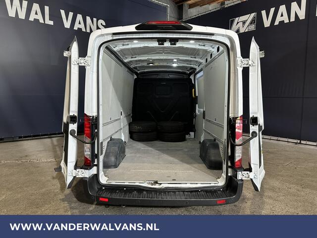 Ford TRANSIT 2.0 TDCI 131pk L3H2 Euro6 Airco | Camera | Navigatie | Apple Carplay | Android Auto Cruisecontrol, Stoelverwarming, Verwarmde voorruit, Parkeersensoren, Bijrijdersbank, 2500kg trekvermogen