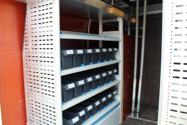 Ford TRANSIT 290 2.0-105pk TDCI L2H2 Ambiente. Compleet ingerichte Ford Transit ! Camera, pdc v+a, airco, ladder achterd., opstaptrede met trekhaak, imperiaal met ladder, omvormer naar 220V, etc etc.