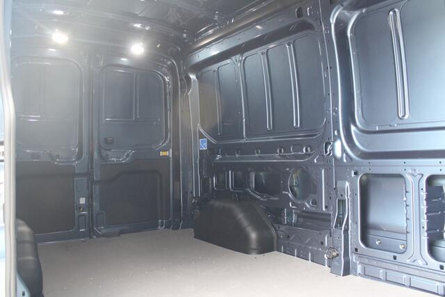 Ford TRANSIT 350 2.0 TDCI L3H2 Limited 165pk - Adaptive Cruise - Luchtvering - Blind Spot - 360 camera - Navigatie - Stoel-Stuurverwarming - Trekhaak - Rijklaar