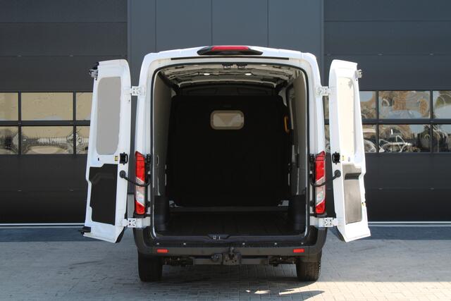 Ford TRANSIT 350 2.0 TDCI L3H2 Trend 130pk Trend - Navigatie - Blind Spot - Adaptive cruise - Camera - 270gr deuren - Trekhaak - Rijklaar