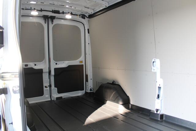 Ford TRANSIT 350 2.0 TDCI L3H2 Trend 130pk Trend - Navigatie - Blind Spot - Adaptive cruise - Camera - 270gr deuren - Trekhaak - Rijklaar