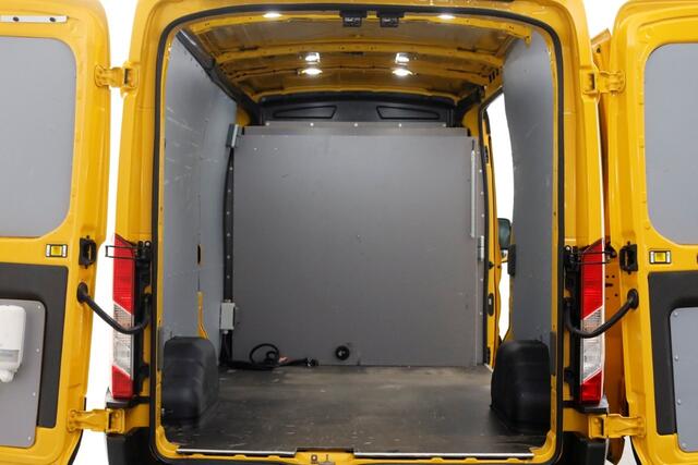 Ford TRANSIT 350 2.0 TDCI 130pk L3H2 Trend Airco/Imperiaal/Trekhaak 2800kg 07-2021