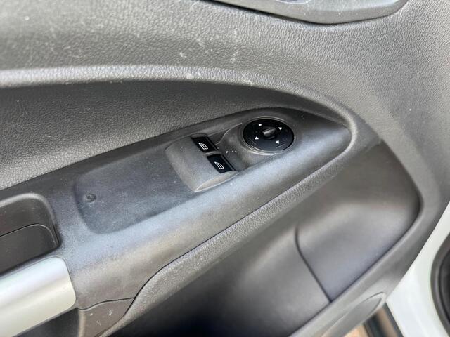 Ford TRANSIT CONNECT 1.0 Ecoboost L2 Ambiente 3 zits