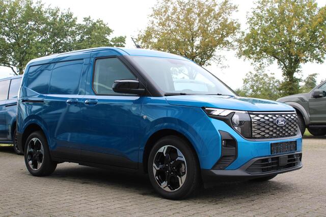 Ford TRANSIT COURIER E-Transit Limited 44 kWh 136pk | Ford Voorraad | Trekhaak | Driver Assistance Pack met Navigatie | Led laadruimte verlichting | Laadvloerbescherming Rubber