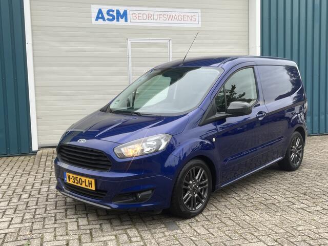 Ford TRANSIT COURIER 1.5 96Pk TDCI Sport / Cruise / Airco / SCHUIFDEUR / Navi / Trekhaak / Apk t/m 28-12-2025