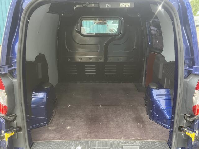 Ford TRANSIT COURIER 1.5 96Pk TDCI Sport / Cruise / Airco / SCHUIFDEUR / Navi / Trekhaak / Apk t/m 28-12-2025