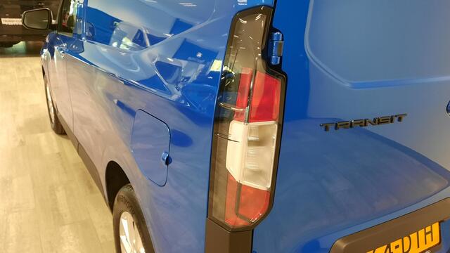 Ford TRANSIT COURIER 1.0 EcoBoost Limited met o.a. een winterpakket, adaptieve cruise control, 16 inch lichtmetalen velgen en een navigatiesysteem