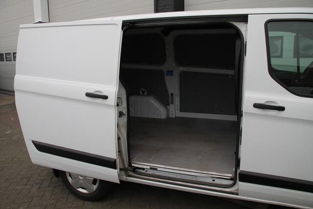 Ford TRANSIT CUSTOM 2.0 TDCI 130PK Automaat EURO 6 - Airco - Cruise - PDC - ¤ 15.900,- Excl.