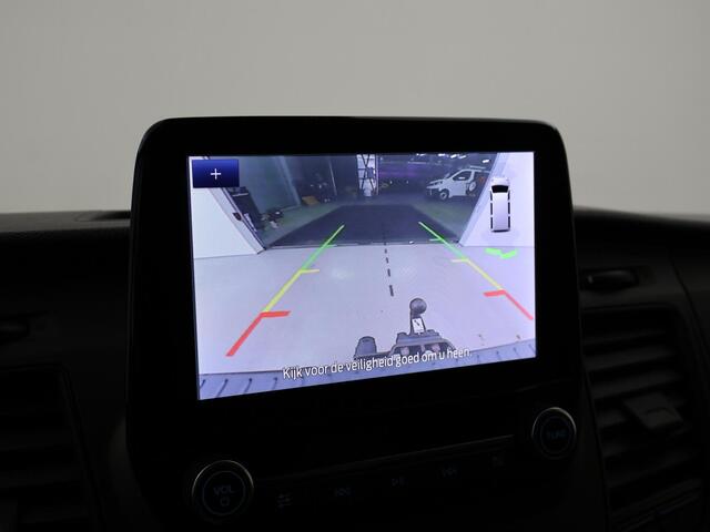 Ford TRANSIT CUSTOM 320 2.0 TDCI 130 PK L2H1 TREND + 2800 KG TREKHAAK / APPLE CARPLAY / CAMERA / STOELVERW.