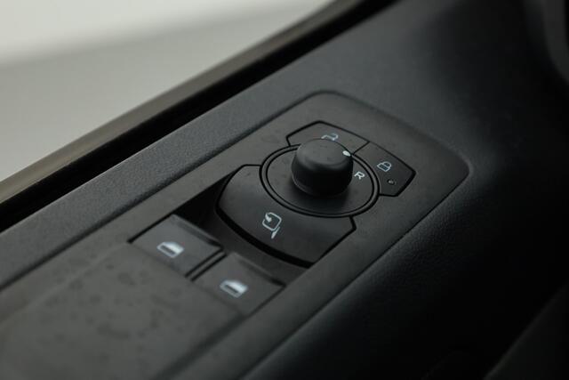 Ford TRANSIT CUSTOM 320 2.0 TDCI L2H1 Trend | Dubb.Cab. | Automaat | Airco | Cruise | Navi | Dakdragers | NIEUW MODEL!!