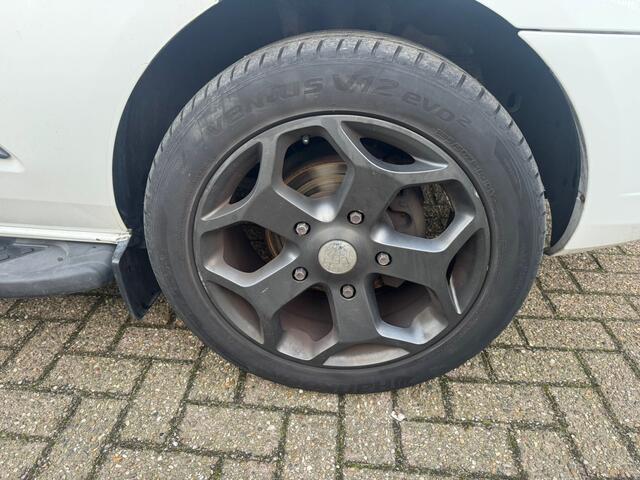 Ford TRANSIT CUSTOM 290 2.2 TDCI L2H1 Ambiente | 1e eigenaar | Zijschuifdeur-rechts | 3-zitplaatsen | Airco | Elektrische ramen | APK t/m 30-10-2025 |