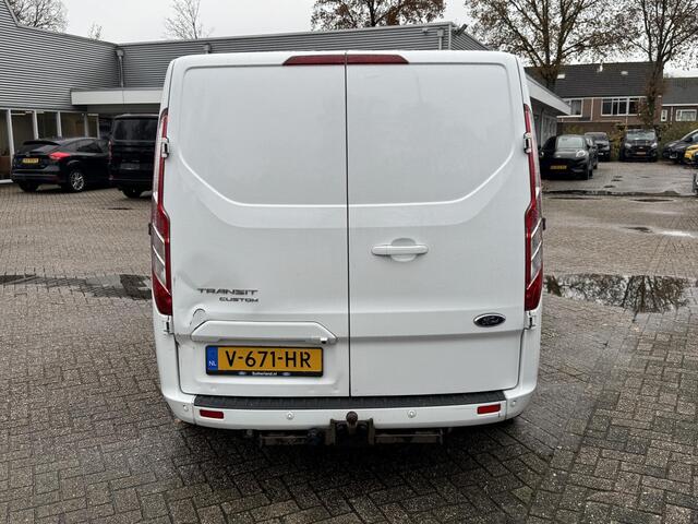 Ford TRANSIT CUSTOM 270 2.0 TDCI L1H1 Limited 130pk | Achteruitrijcamera | Cruise control | Trekhaak | 3 zits | Navigatie | Bluetooth