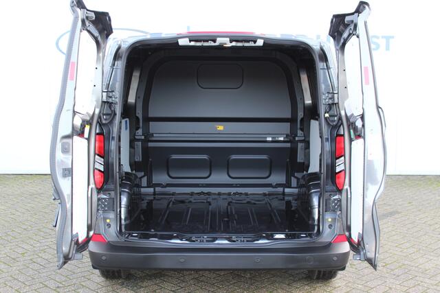 Ford TRANSIT CUSTOM 320 2.0-170pk TDCI L2H1 Trend DUBBELE CABINE ! AUTOMAAT ! Kijk eens... één van de eerste Customs met dubbele cabine... wát een ruimte, wát een comfort ! Volautm. airco, stoel-, stuur-, spiegel- en voorraamverw., LM wielen, metallic lak, cruise cntrl etc.