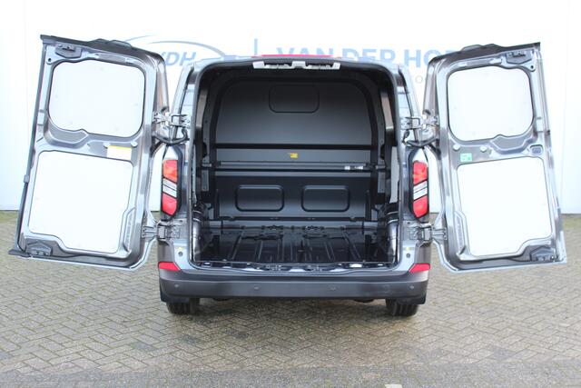 Ford TRANSIT CUSTOM 320 2.0-170pk TDCI L2H1 Trend DUBBELE CABINE ! AUTOMAAT ! Kijk eens... één van de eerste Customs met dubbele cabine... wát een ruimte, wát een comfort ! Volautm. airco, stoel-, stuur-, spiegel- en voorraamverw., LM wielen, metallic lak, cruise cntrl etc.