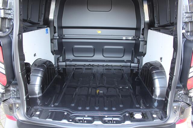 Ford TRANSIT CUSTOM 320 2.0-170pk TDCI L2H1 Trend DUBBELE CABINE ! AUTOMAAT ! Kijk eens... één van de eerste Customs met dubbele cabine... wát een ruimte, wát een comfort ! Volautm. airco, stoel-, stuur-, spiegel- en voorraamverw., LM wielen, metallic lak, cruise cntrl etc.