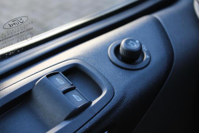 Ford TRANSIT CUSTOM 300 2.0 TDCI L1H1 Limited DC