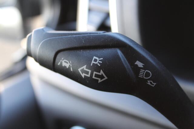 Ford TRANSIT CUSTOM 300 2.0 TDCI L1H1 Limited DC