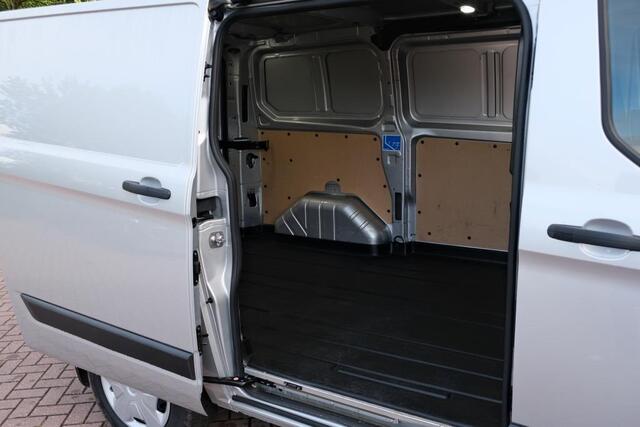 Ford TRANSIT CUSTOM 300 2.0 TDCI L1H1 Trend 130pk/96kW Automaat | 3 stuks leverbaar! | Dodehoek | Multimediascherm | Carplay | Camera | Voorruitverwarming | etc. etc. 79885