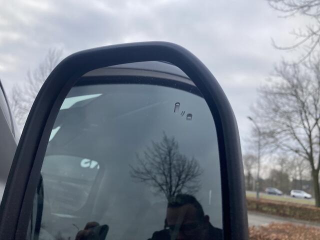 Ford TRANSIT CUSTOM 320 2.0 TDCI L1H1 Limited