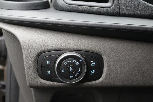 Ford TRANSIT CUSTOM 320 2.0 TDCI L2H1 Limited DC Dubbel Cabine 2020 1e eigenaar | Navigatie | Carplay | Cruise control | Airco | Trekhaak | Bluetooth | PDC | Lichtmetaal | Voorruitverwarming | Stoelverwarming |